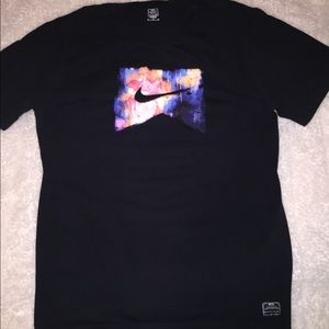 Nike T Shirt Size Medium